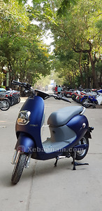 Xe máy điện Espero màu xanh đèn vuông