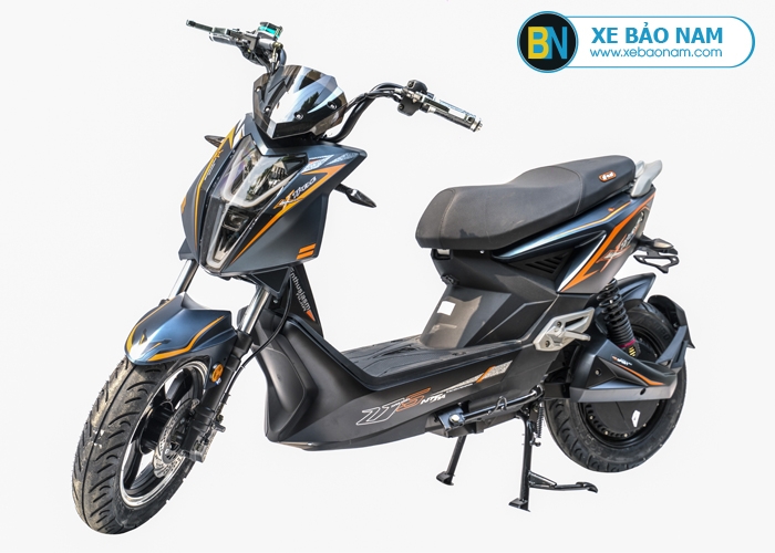 Xe máy điện Nijia Xtreme màu xanh viền vàng