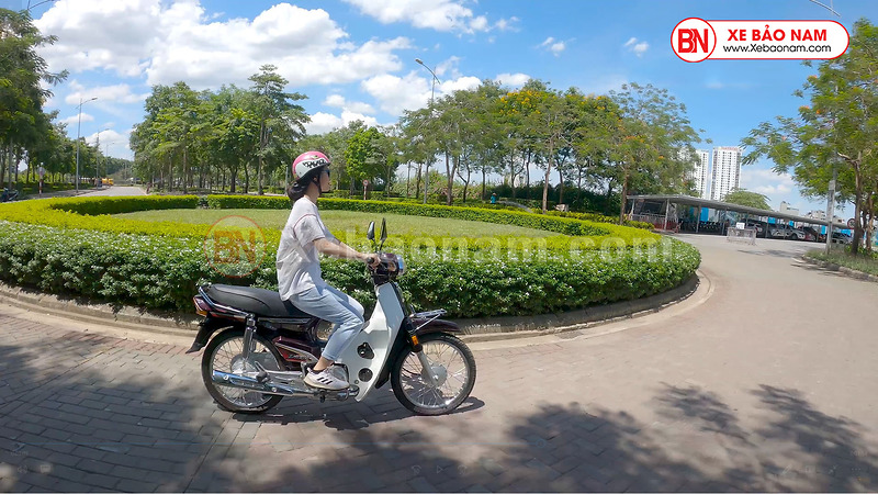 Xe máy Super Dream 50cc Màu Mận Chín